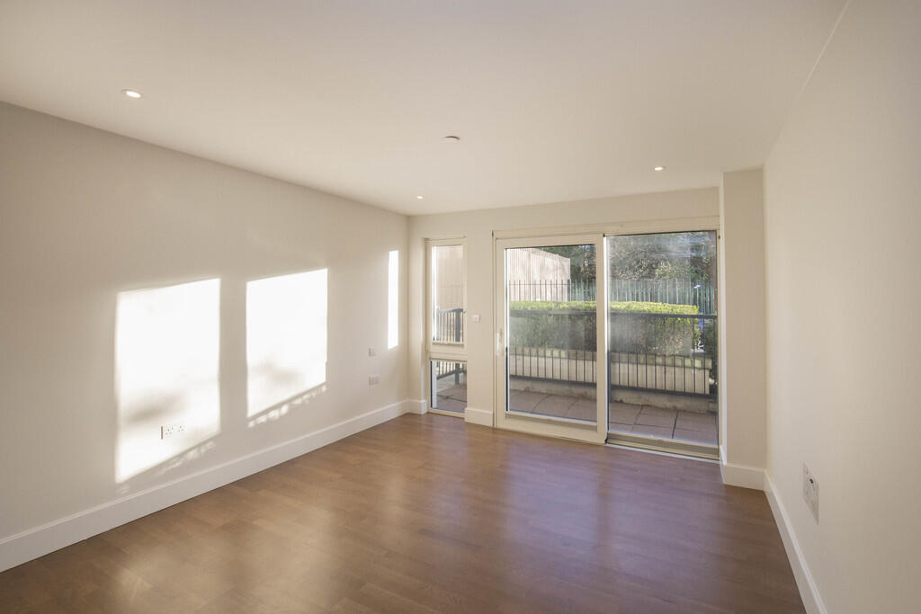 Apartment in London, Royal Borough of Kingston upon Thames - More