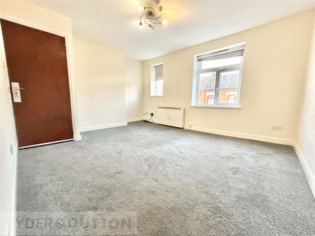 Apartment in Oldham, Cowhill, Chadderton - View 2