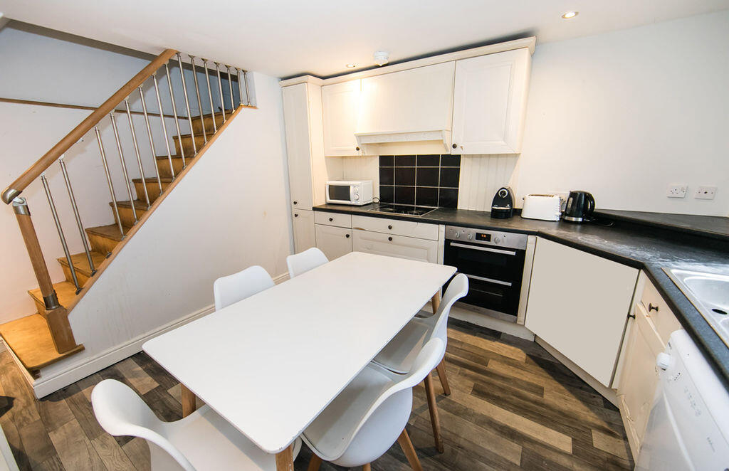 Welton Place, Leeds photo 2
