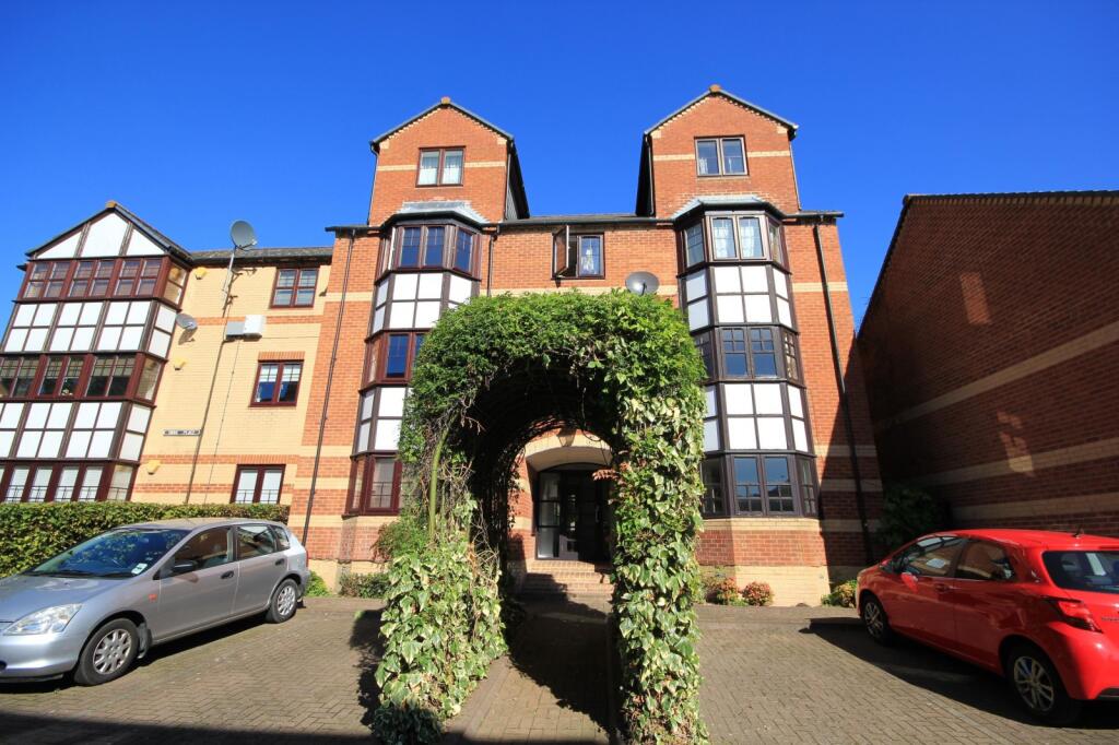 Main image of property: Swan Place, Reading, Berkshire, RG1