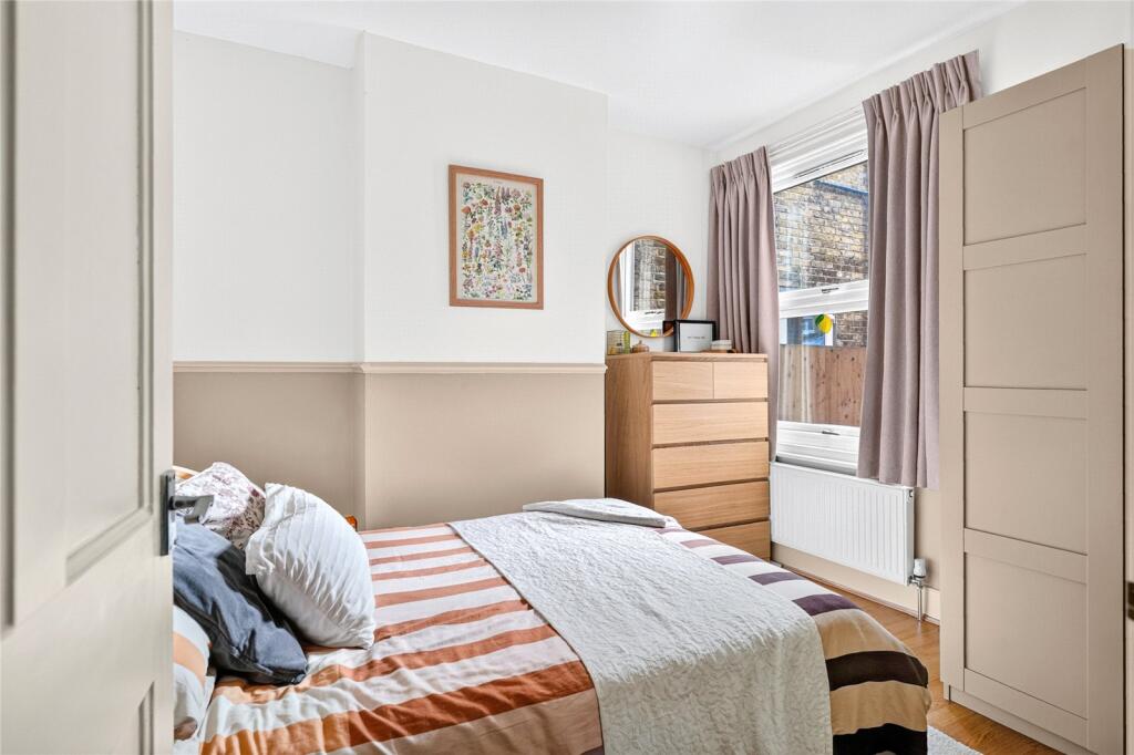 Apartment in London, Highams Park - View 5