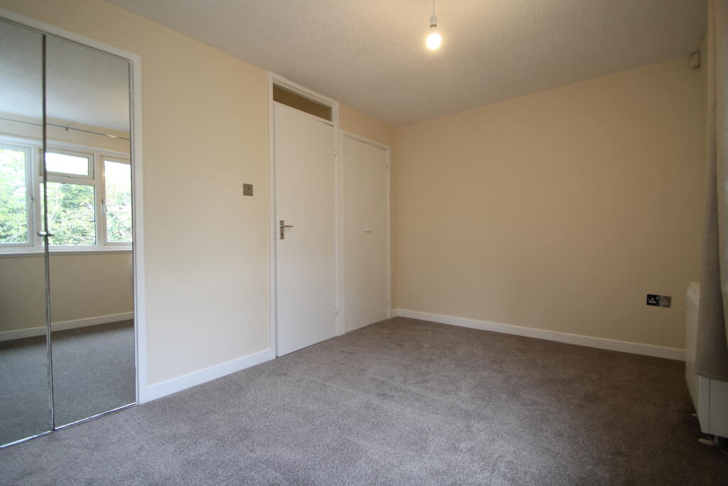 House in Sutton - View 2