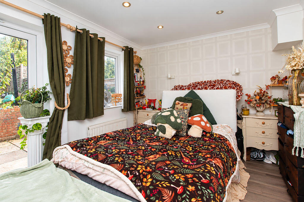 Apartment in Dacorum, Hertfordshire - View 4