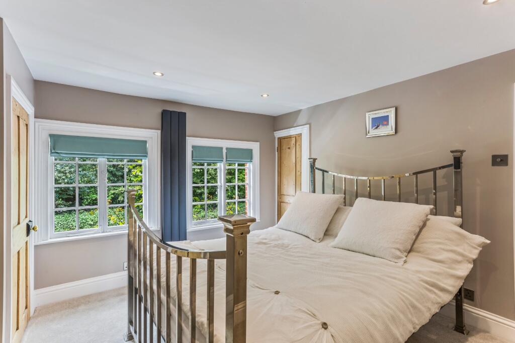 House in Winkfield, Bracknell Forest - View 4