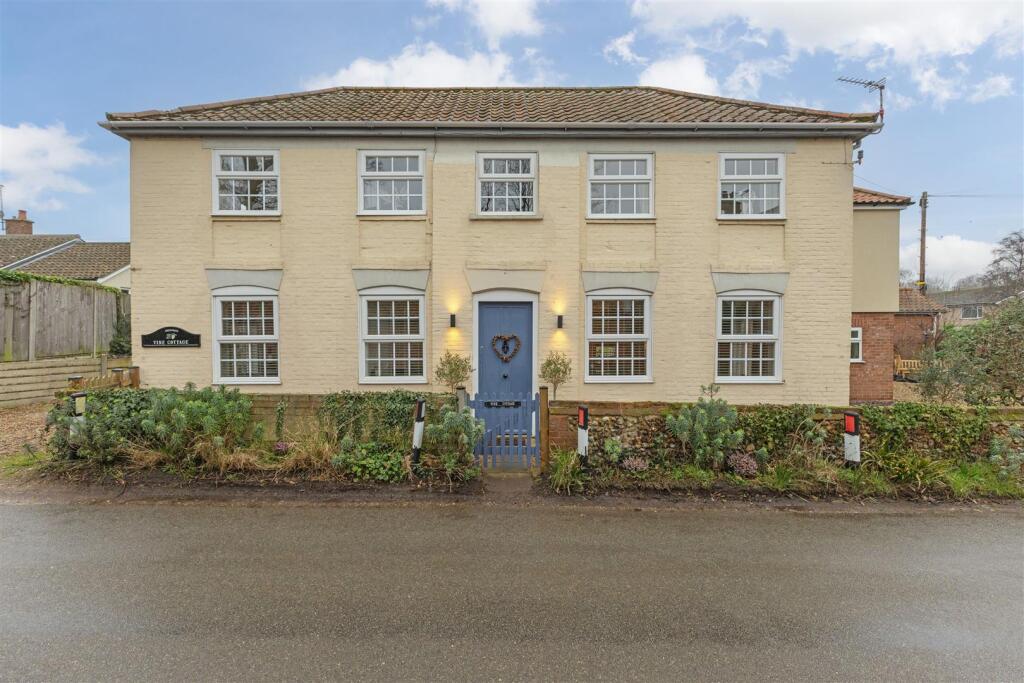 Main image of property: Chedgrave, NR14