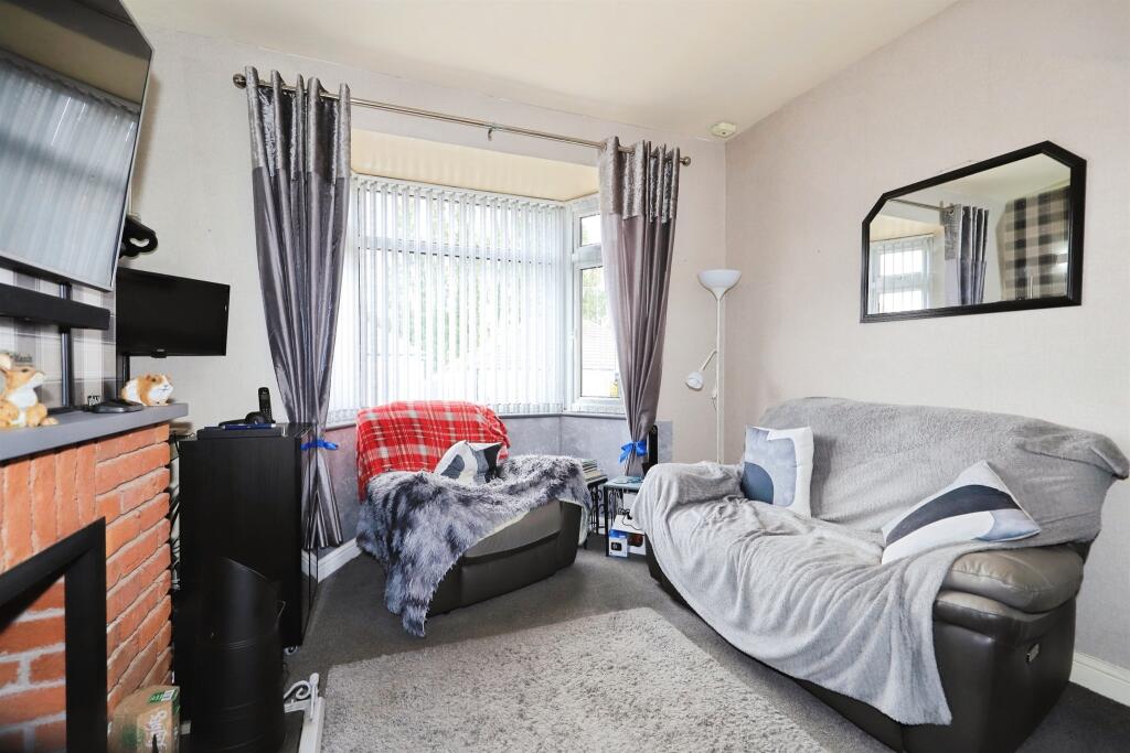 House in Wolverhampton, Ettingshall Park - More