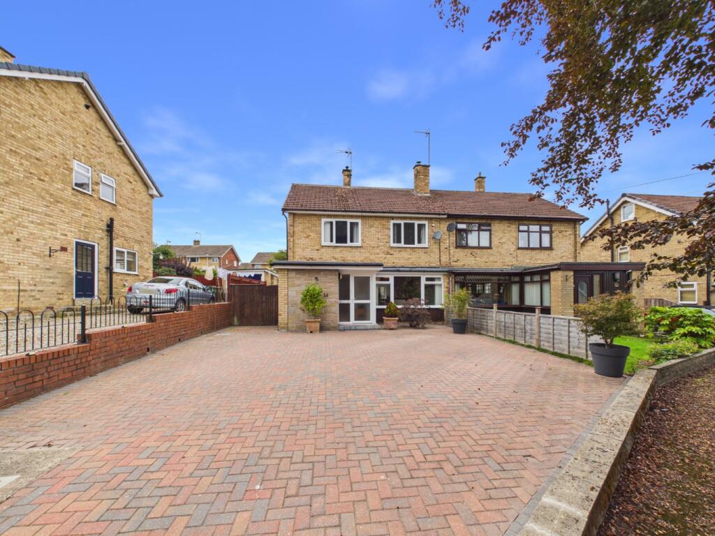 Main image of property: Beechfield Drive, Willerby, Hull, HU10 6DF
