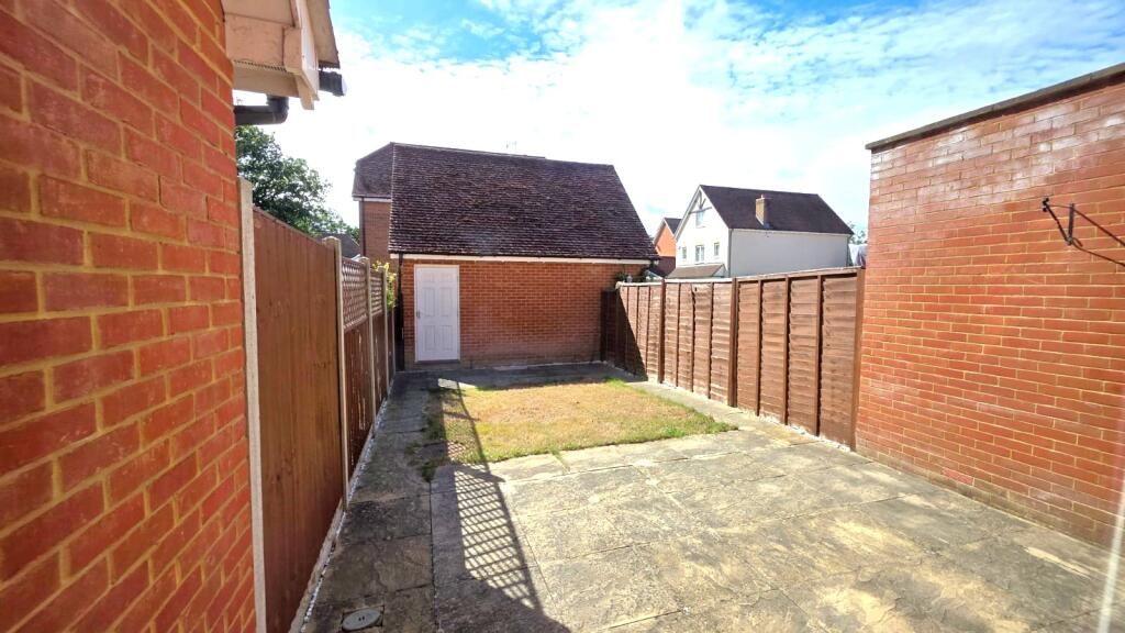 House in Reigate and Banstead, Horley - More