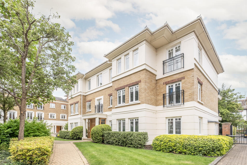 2-bed flat on Cambridge Road, Twickenham, TW1, £875,000