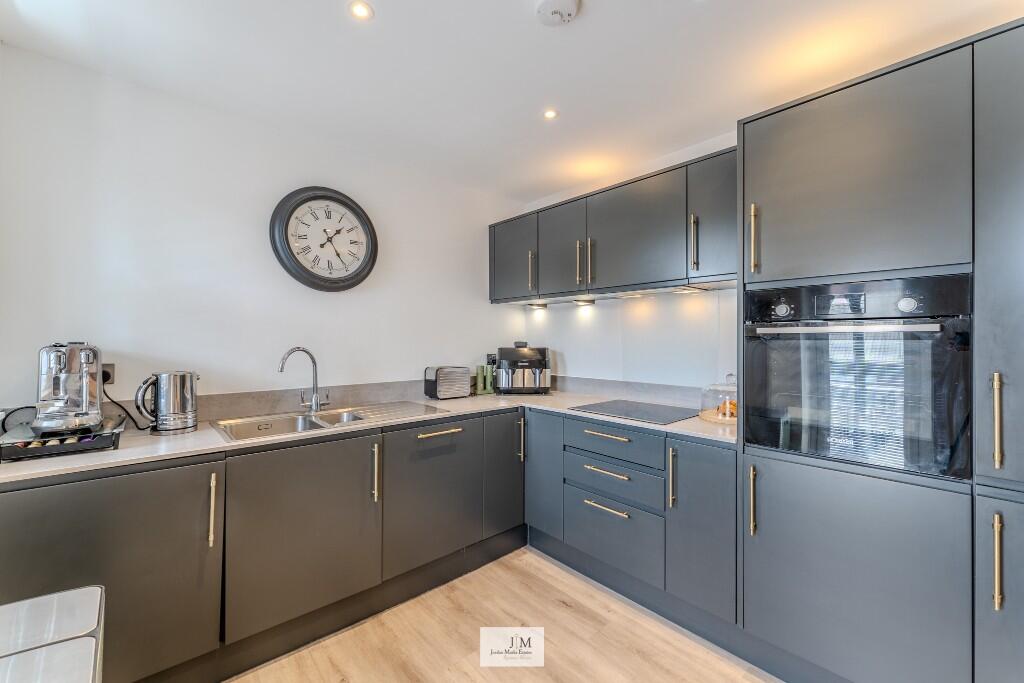 Apartment in Bournemouth, Charminster - View 3