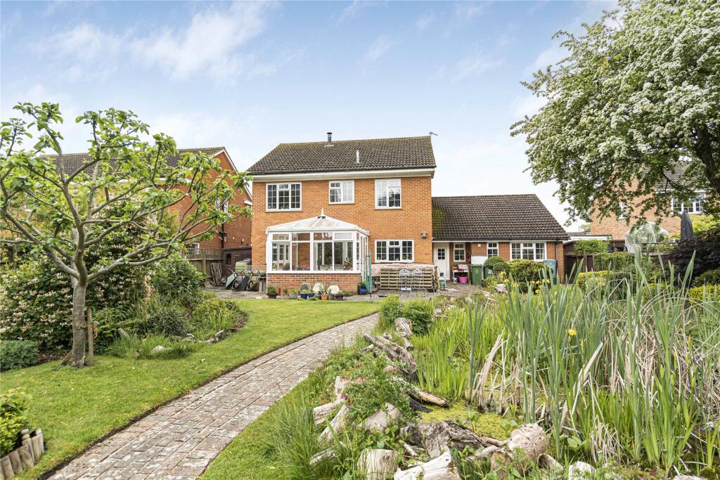 Main image of property: Cumberland Close, Aylesbury, Buckinghamshire, HP21