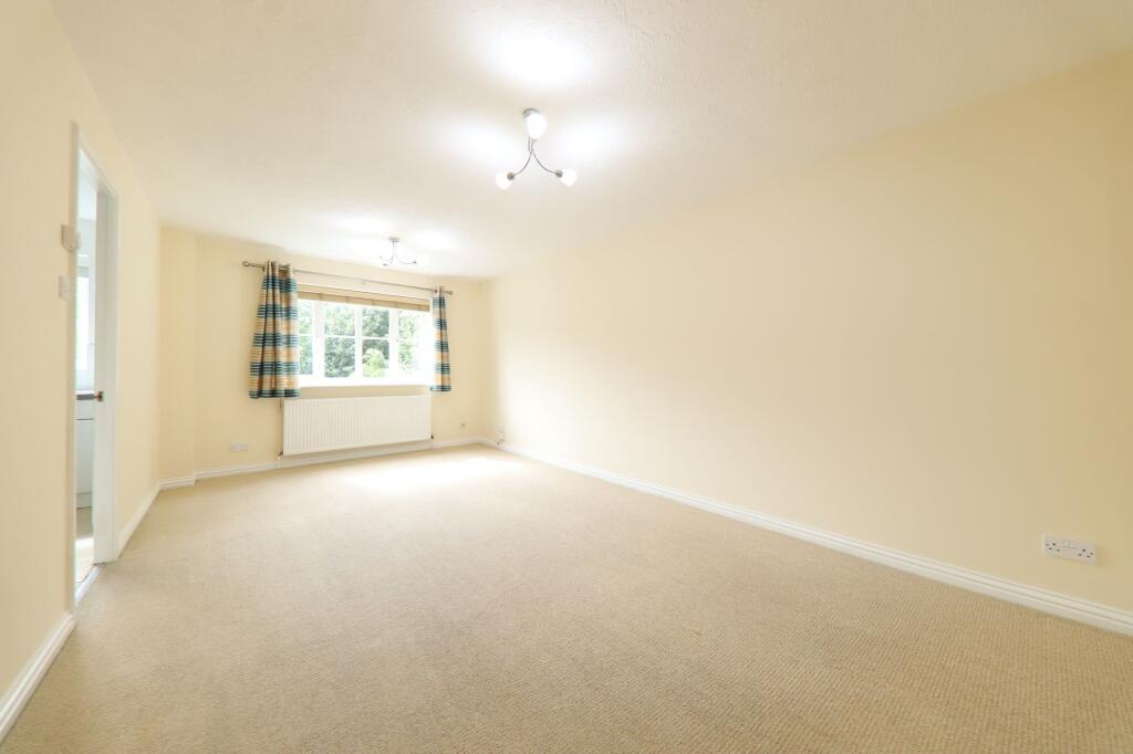 Apartment in Three Rivers, The Cedars Estate, Batchworth - View 2