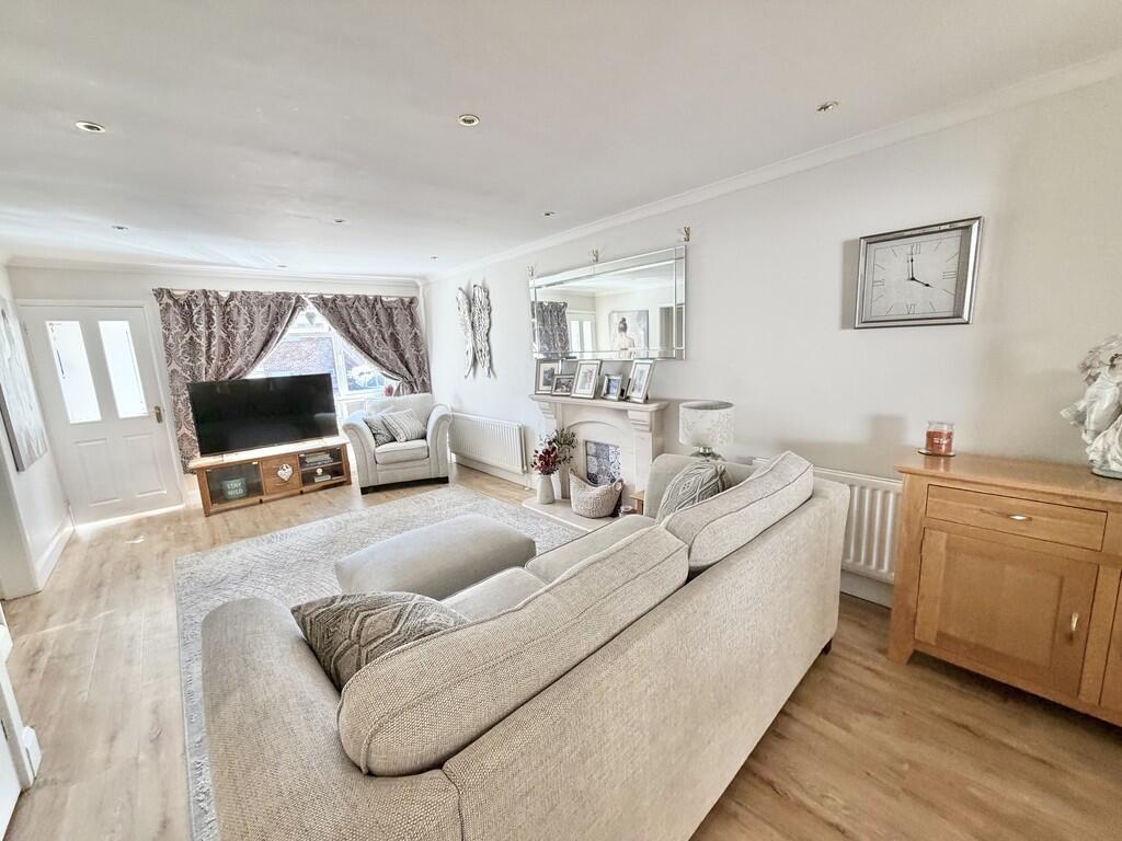 Norton Road, Camberley photo 4