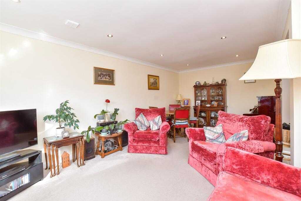 Summerhill Drive, Bognor Regis, West Sussex photo 3