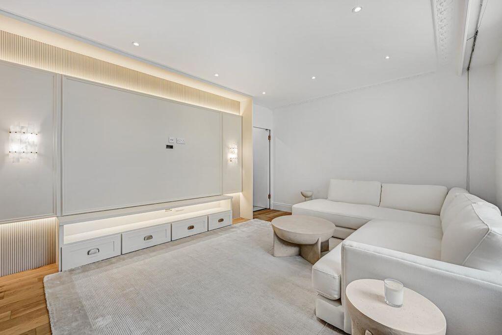 4 bedroom mews property for rent