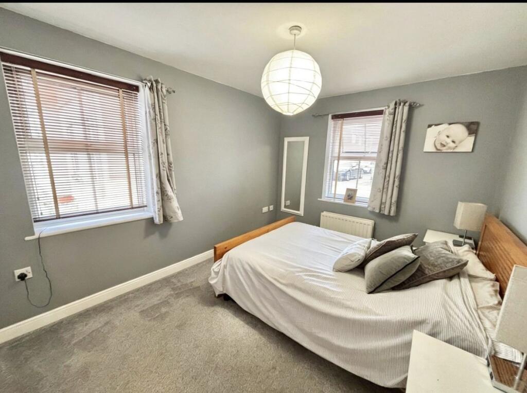 Apartment in Solihull, Dickens Heath - View 5