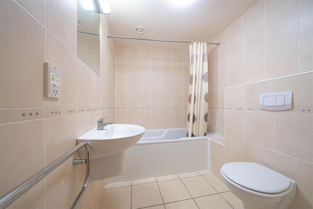 Apartment in Dorchester - More