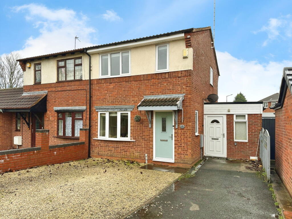 16, Haywain Close, Pendeford, Wolverhampton, WV9 5QQ photo 2