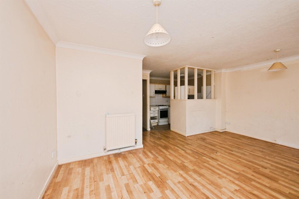 Apartment in Enfield - View 4
