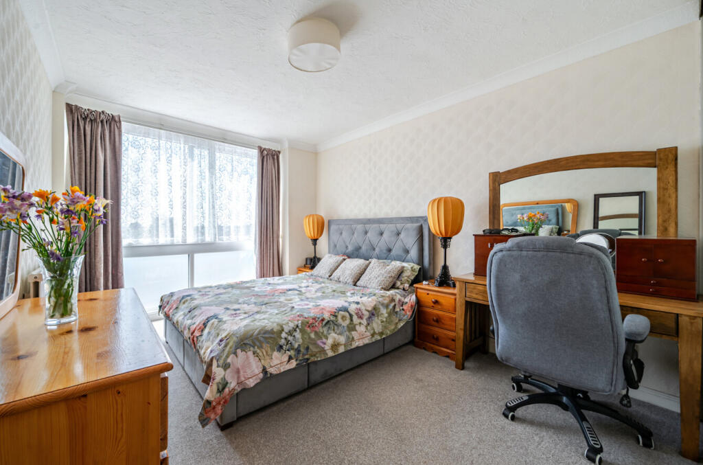 Apartment in Worthing, West Sussex - View 5