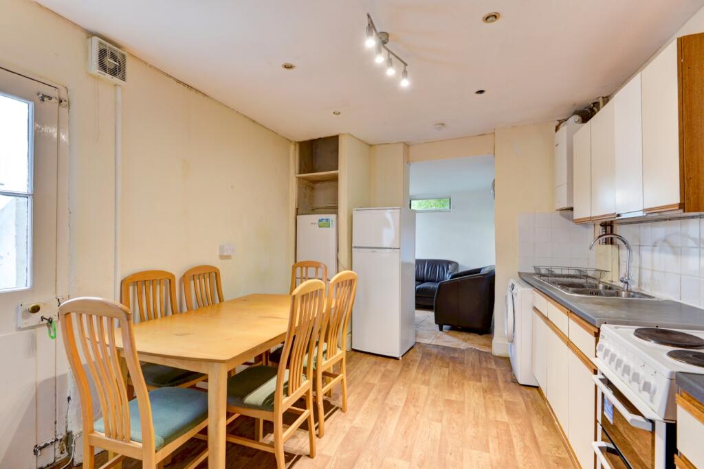 6 bedroom terraced house for rent