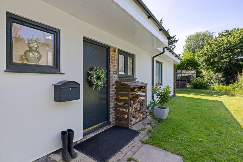 5-bed detached on School Lane, Eastergate, Chichester, PO20 3UU, £850,000