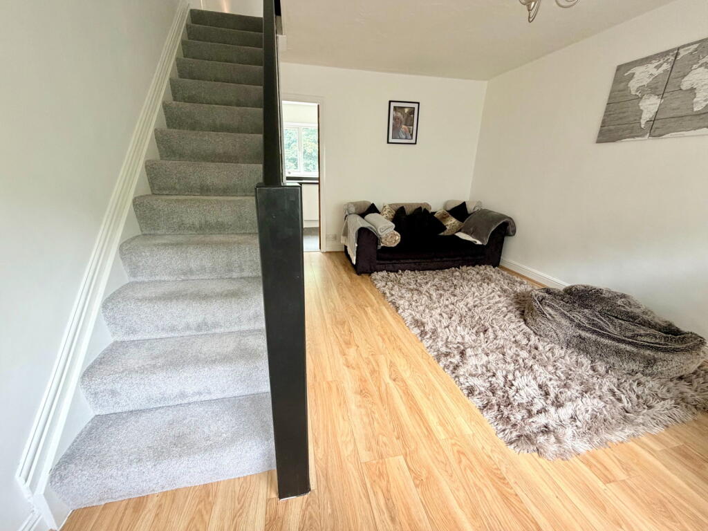 House in Huddersfield, Gilthwaites Estate, Denby Dale - View 5