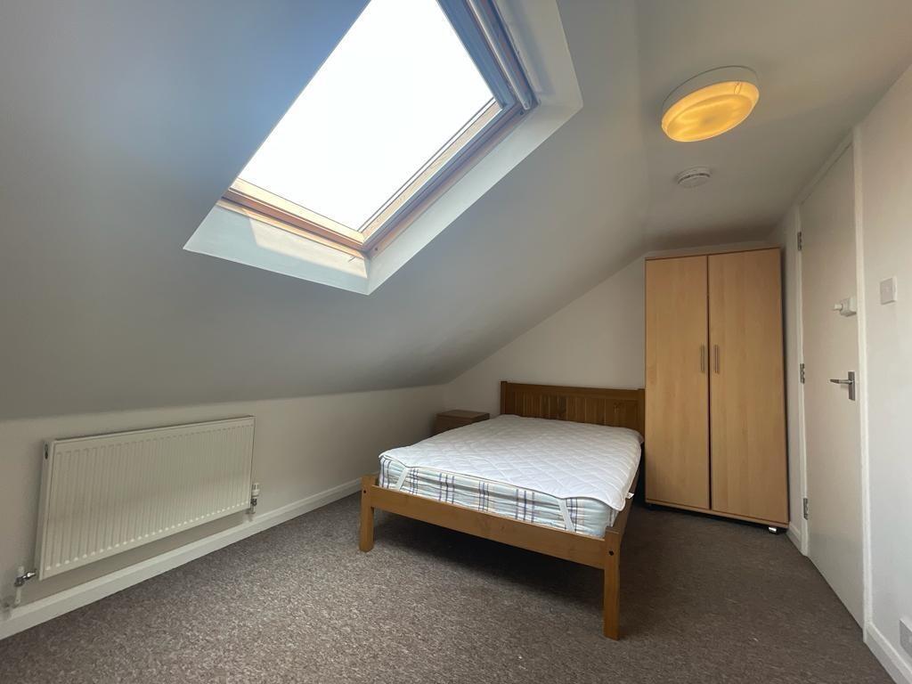 5 bedroom semi-detached house for rent