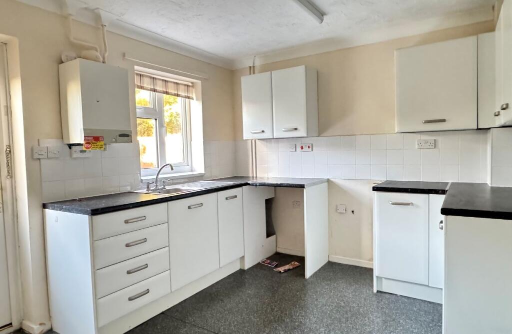 6 Bell Close, Fawley, Southampton, Hampshire, SO45 1RE photo 4