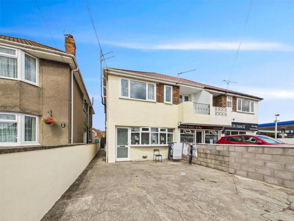 2-bed flat on Locking Road, Weston-super-Mare, North Somerset, BS22, £162,500