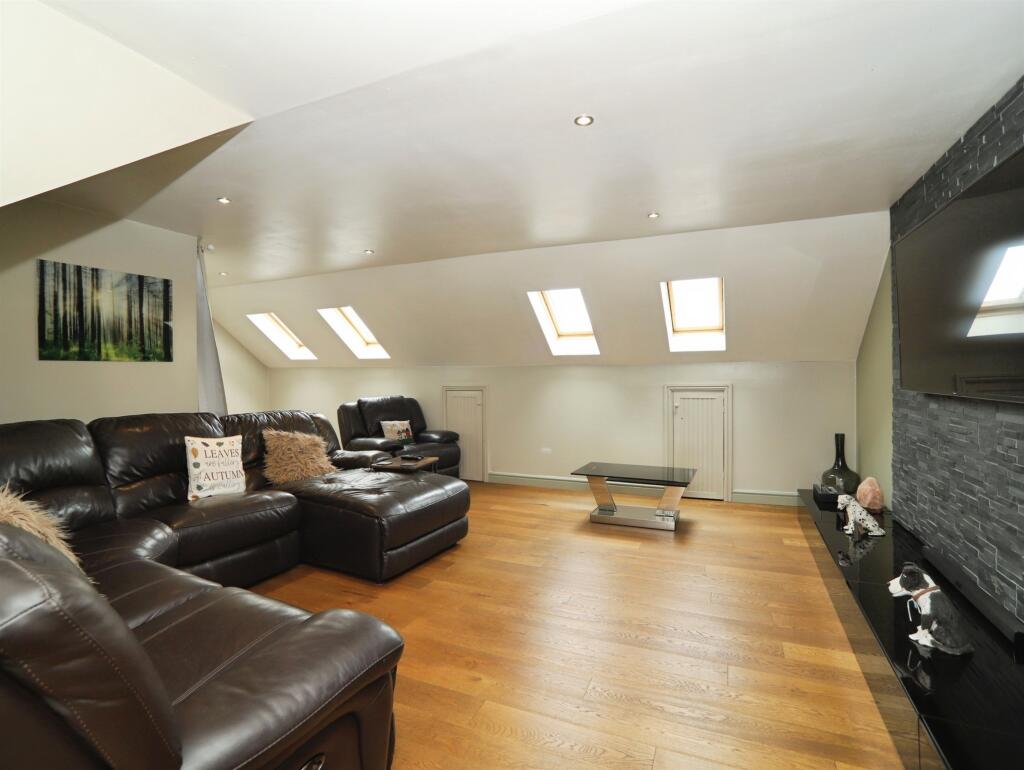 House in Llantrisant - More