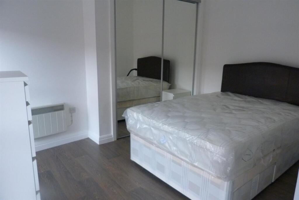 Apartment in Cardiff - View 3