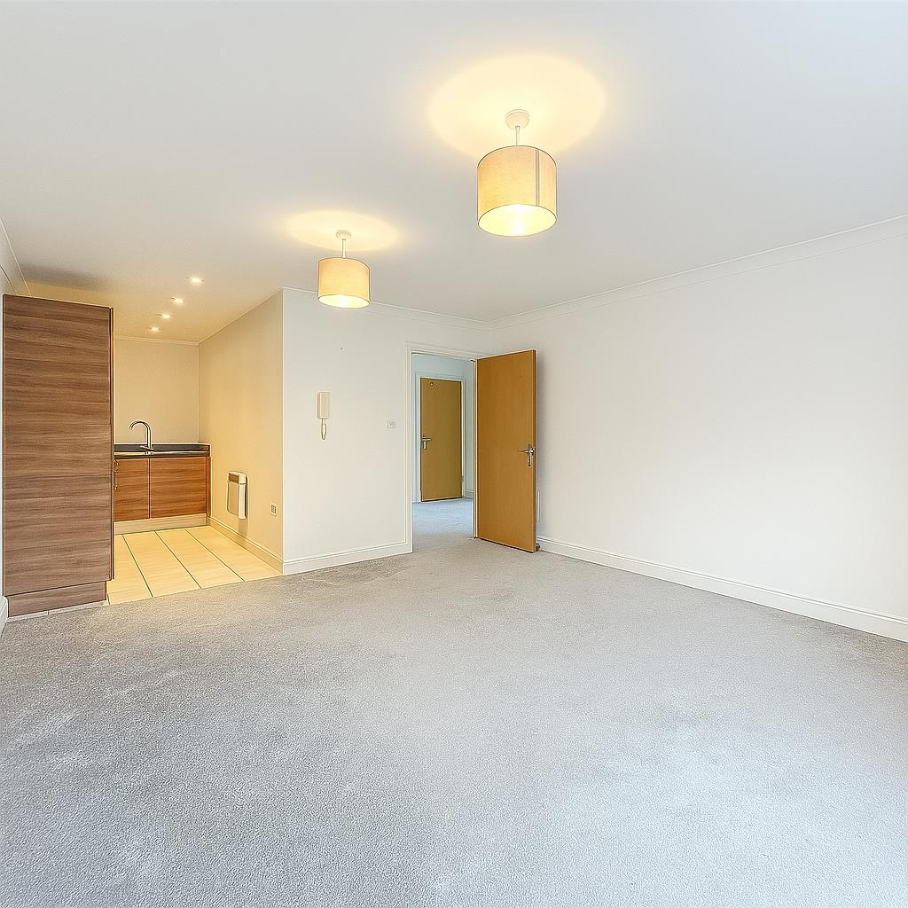 Apartment in Warwick, Emscote - View 3