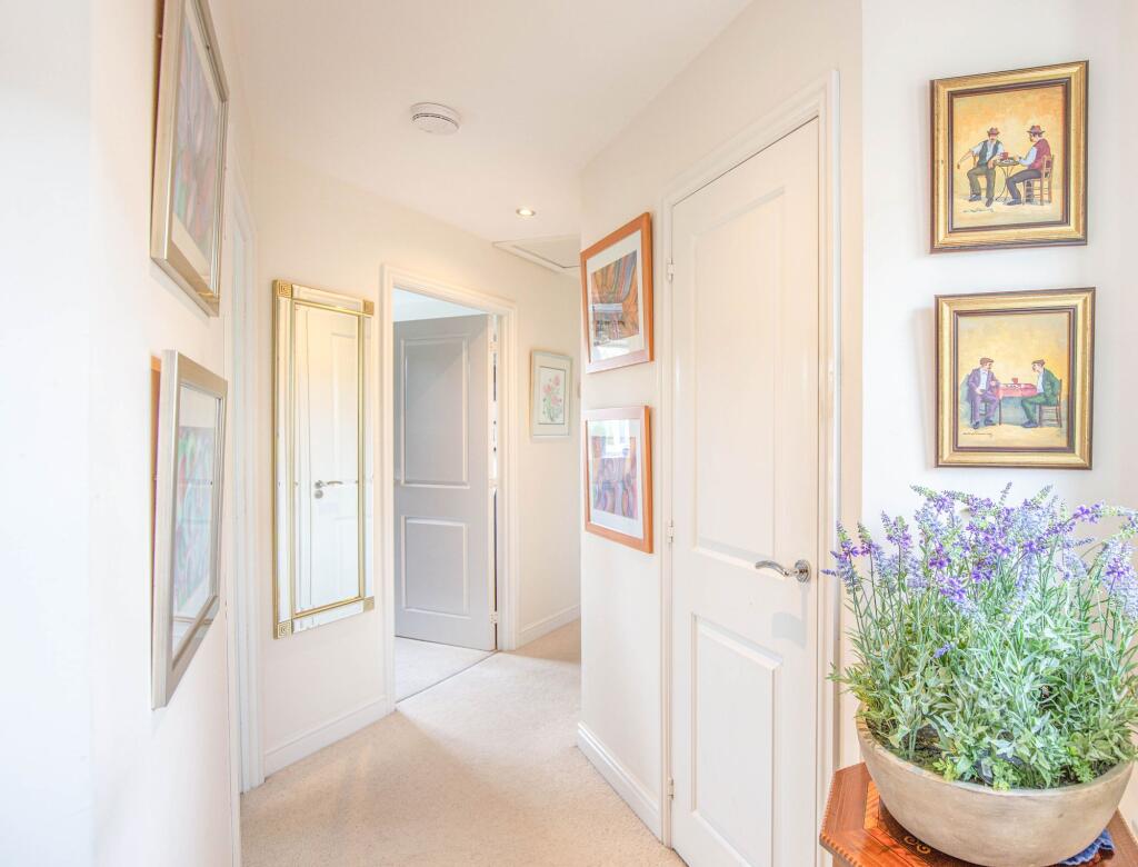 Hunloke Way, Malmesbury, SN16 photo 3