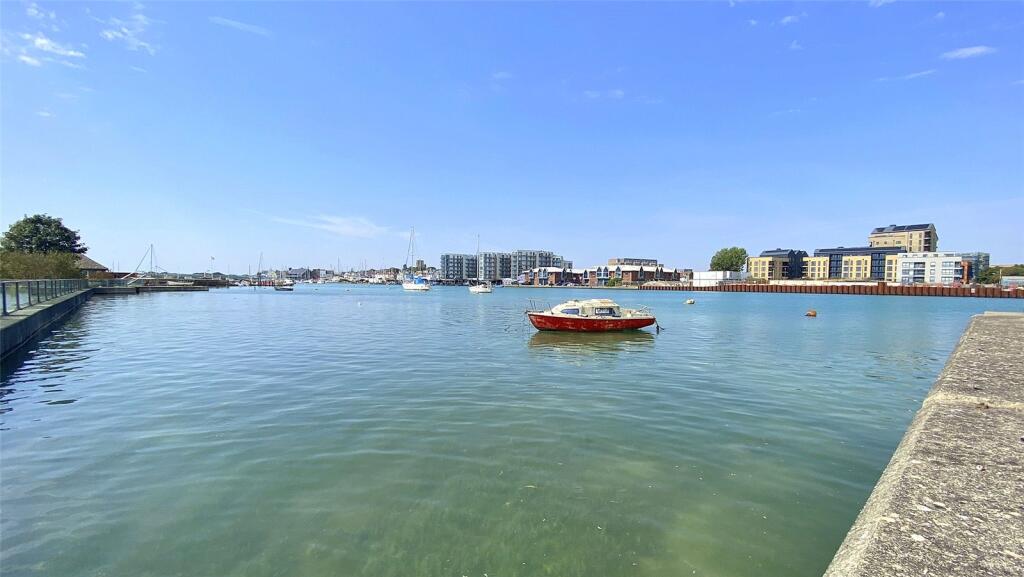 Apartment in Brighton - View 5