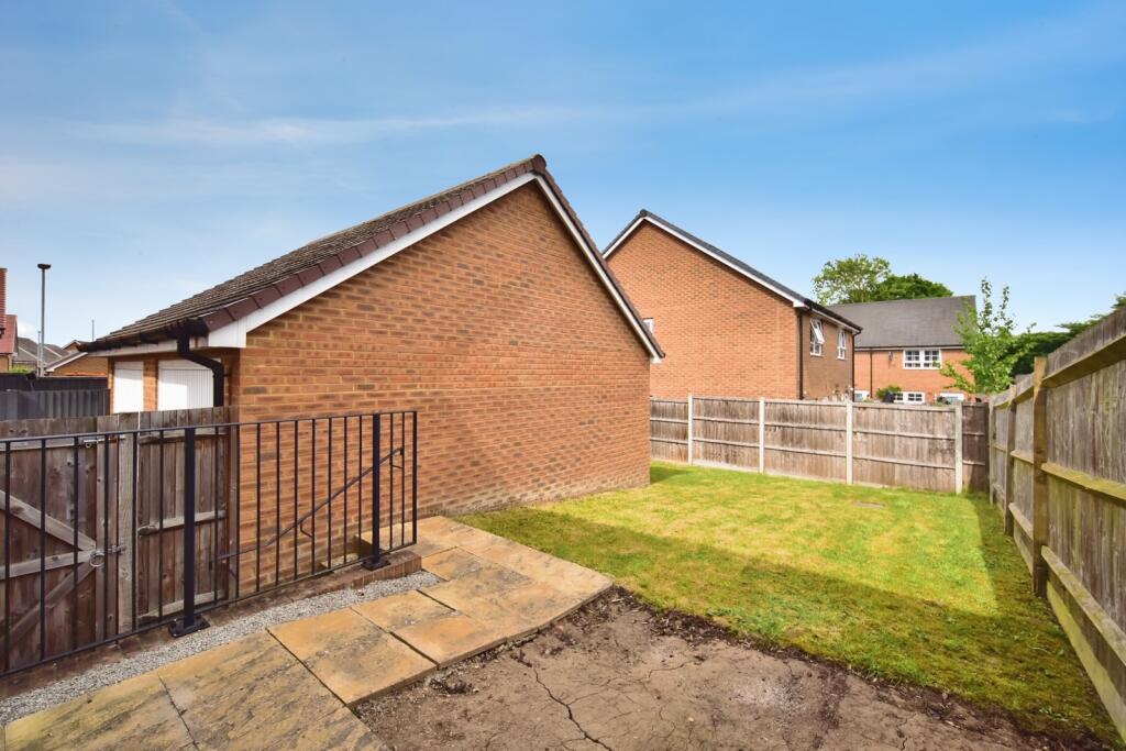 Woodpecker Close, Allington, Maidstone, Kent, ME16 photo 4