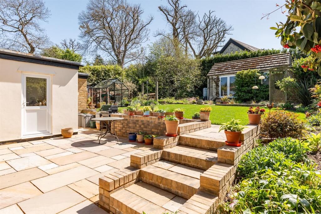 Additional image 24 of Chestnut Walk, Welwyn