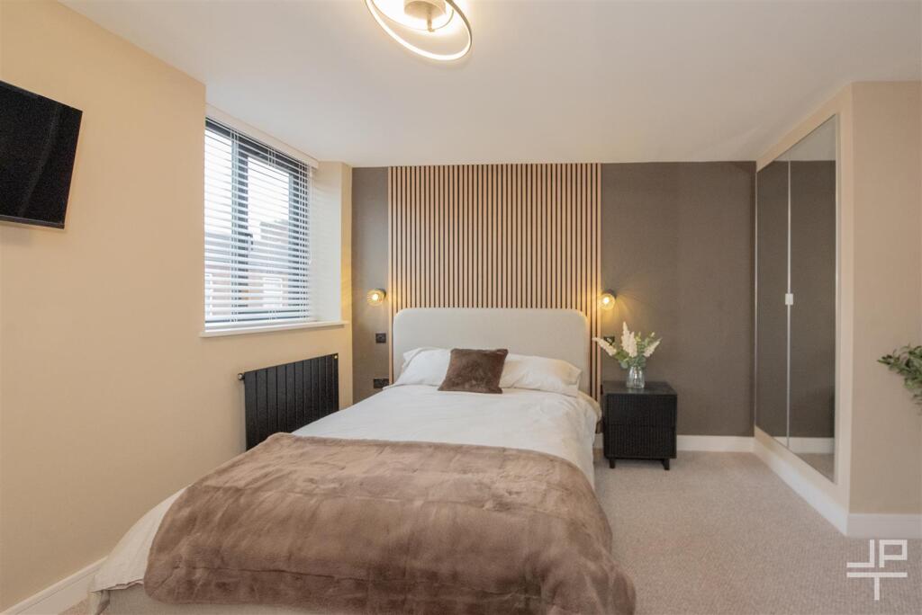 Apartment in Warrington - More