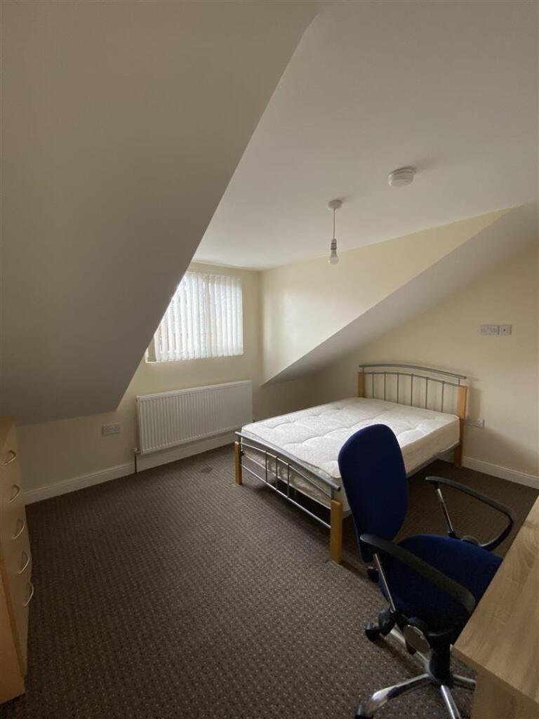 6 bedroom house for rent