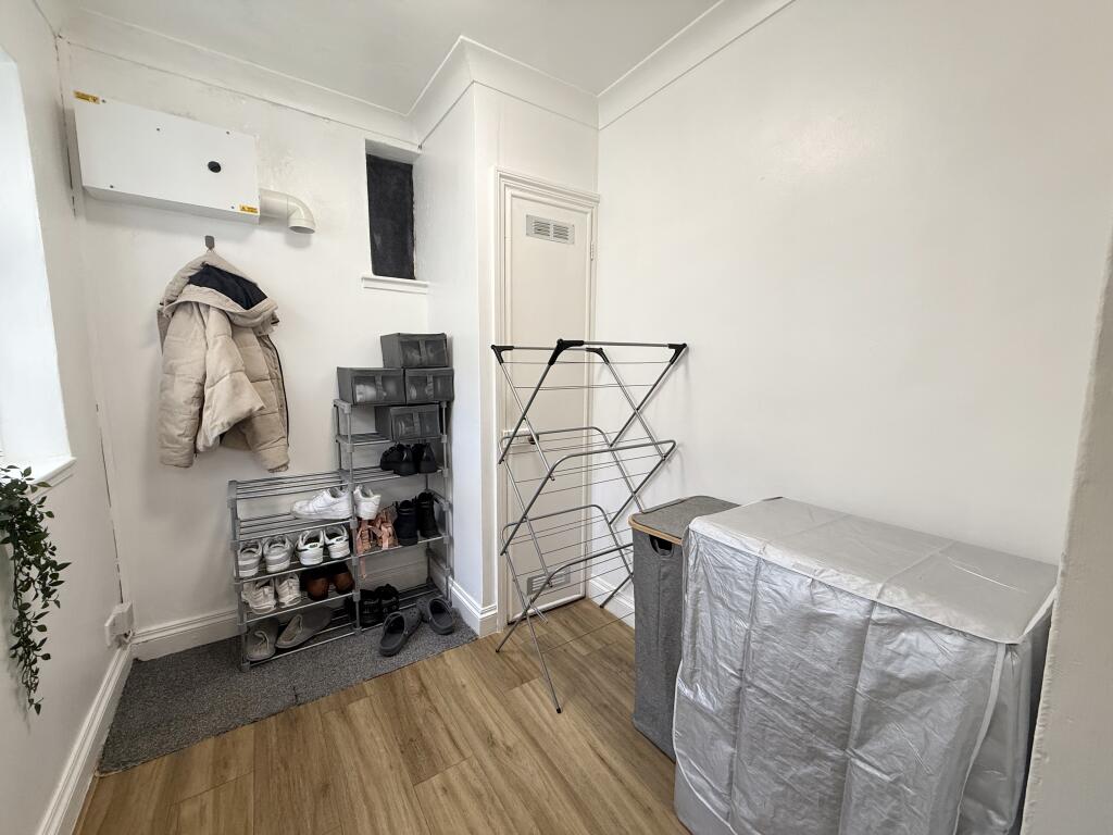 Apartment in Cheltenham, Gloucestershire - View 3