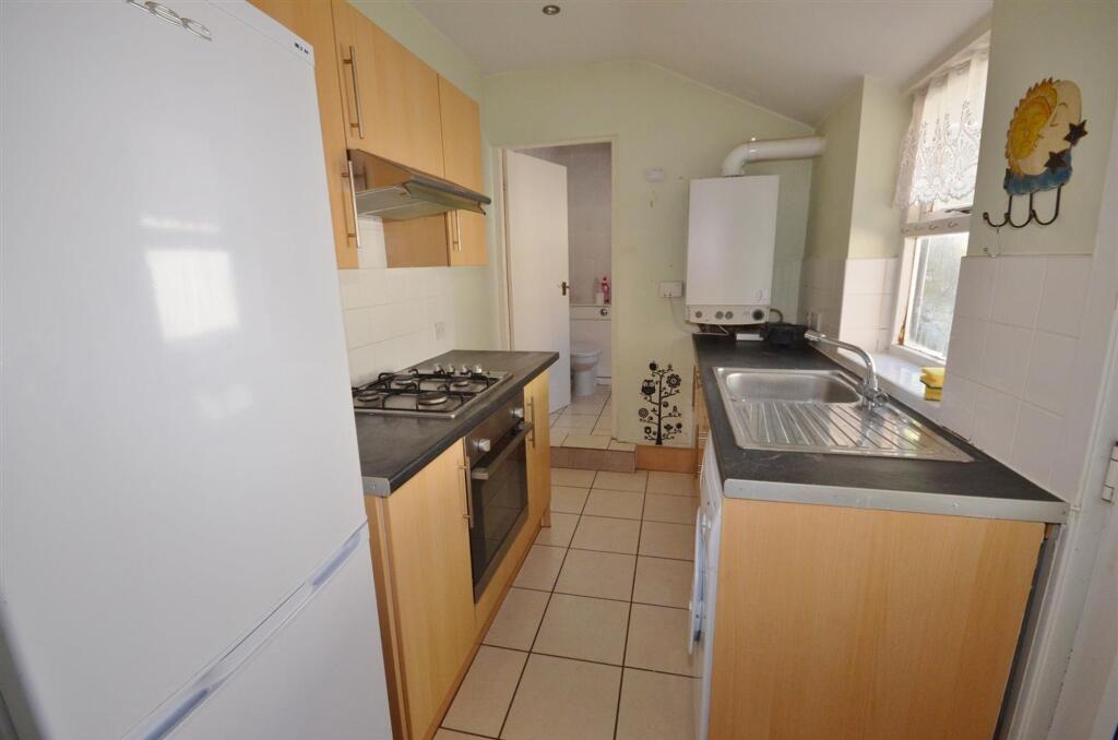 House in Luton - View 5