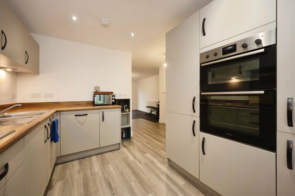 Albatros Lane, Weston Turville, Aylesbury photo 4