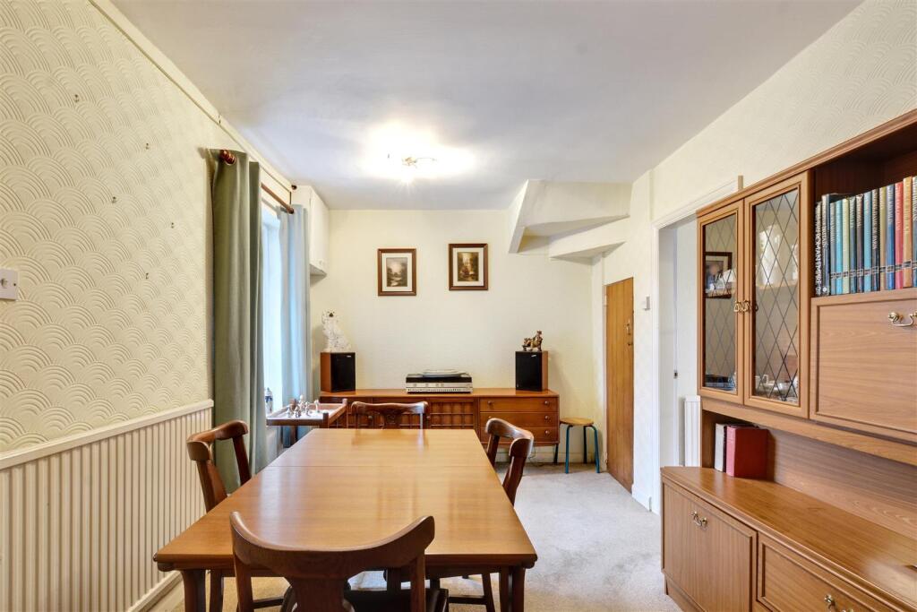 House in Nottingham, Beeston - More