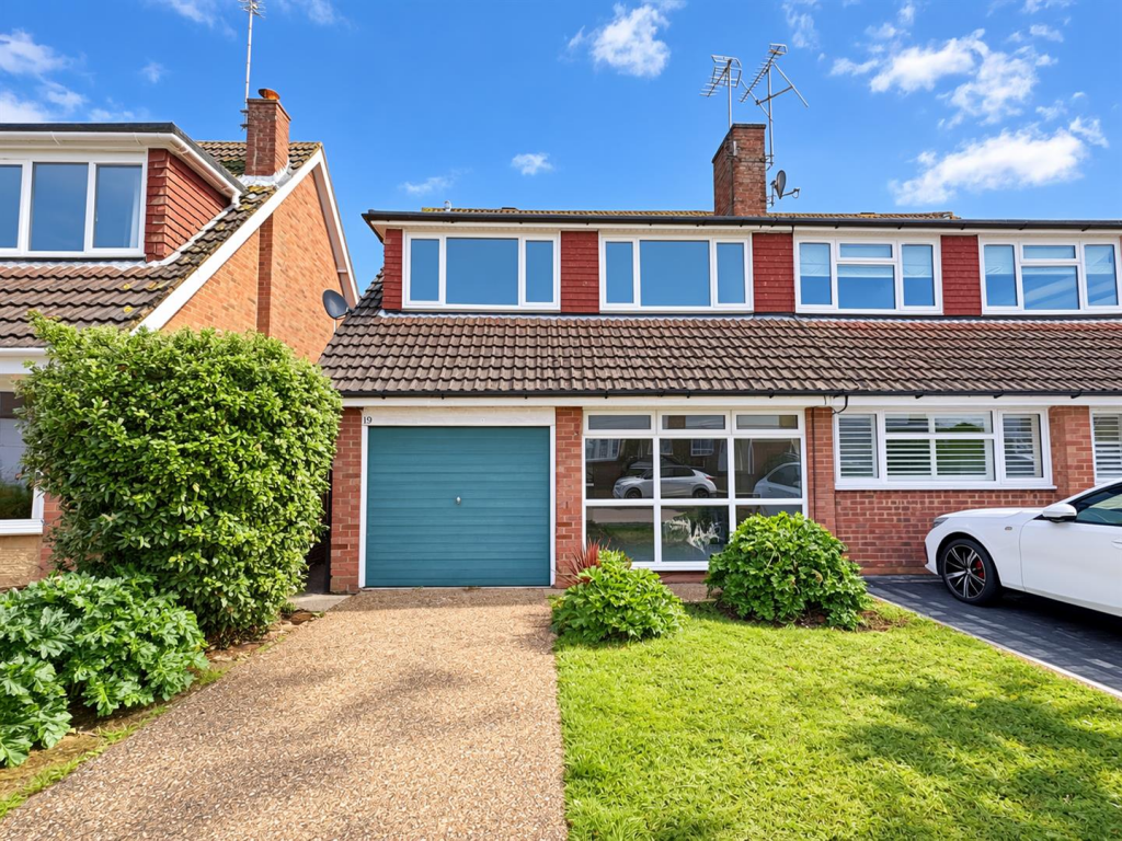 4-bed semi-detached on Pertwee Drive, Great Baddow, Chelmsford, £400,000