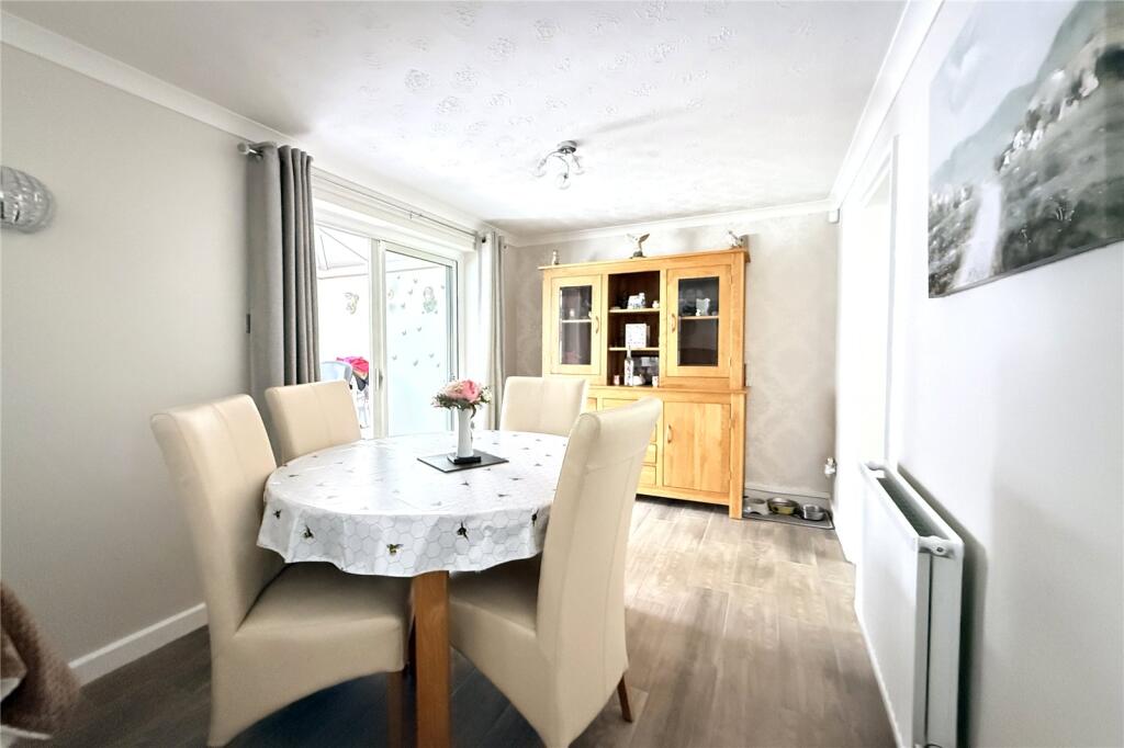 House in Bracknell, Hanworth - View 5