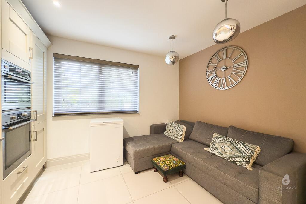 Lawton House, London Road, Binfield, RG42 photo 4