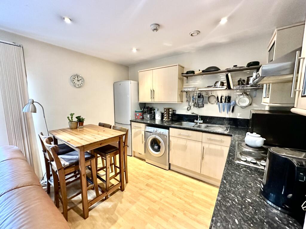 Apartment in Sheffield, South Yorkshire - More