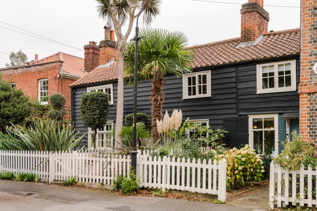 2-bed terraced on Pond Cottages, College Road, London SE21, £775,000