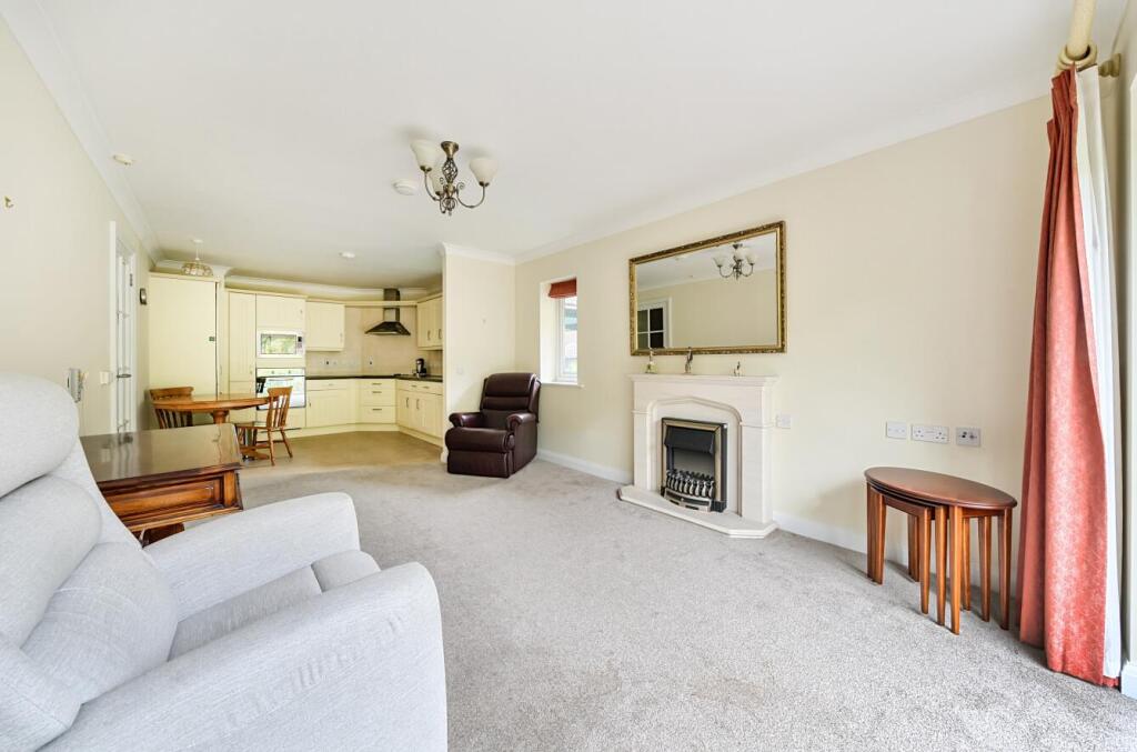 Knightwood Mews, Valley Park, Chandler's Ford photo 3