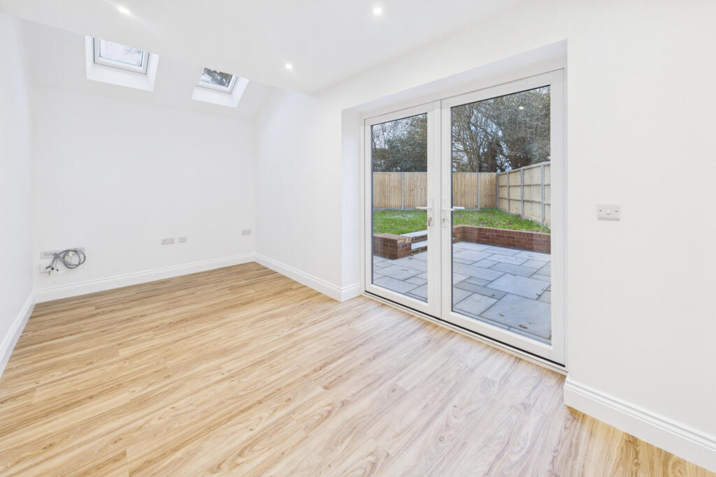 House in Dacorum, Grovehill - View 2